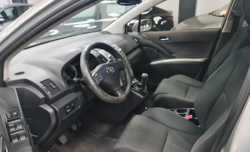TOYOTA Corolla Verso 2.2 D2AD