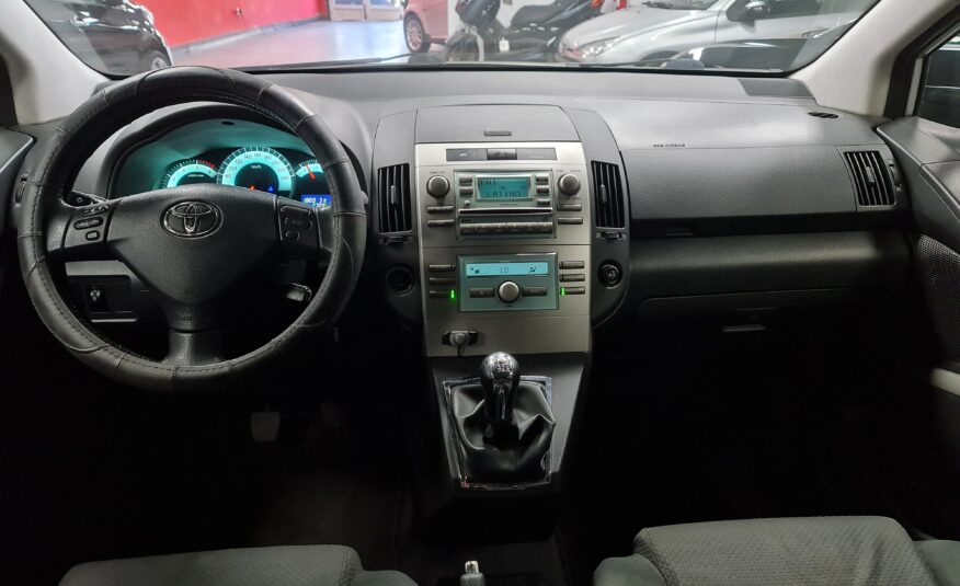 TOYOTA Corolla Verso 2.2 D2AD