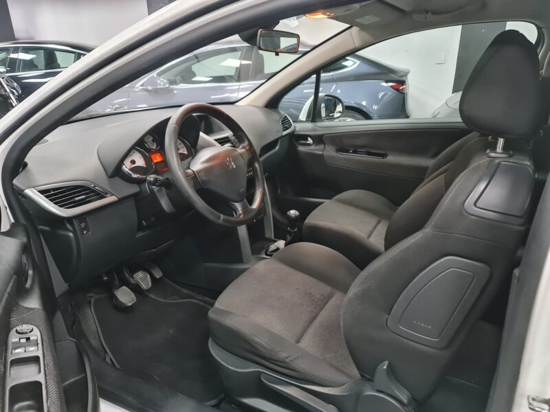 PEUGEOT 207 1.6 HDI