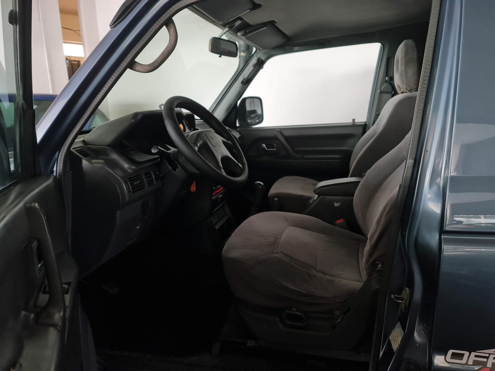 MITSUBISHI Montero GLX 2.5 